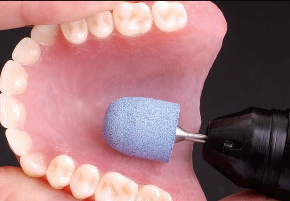 AcrylicMaster P0632 niebieska gumka do akrylu zbierajaca zdj. pracy.jpg